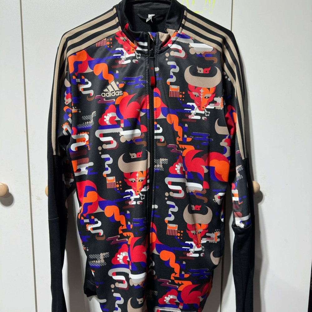 Men’s Adidas Medium Track Suit in great condition